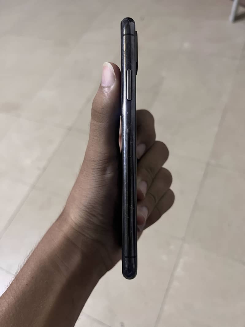 Apple iPhone XS 3