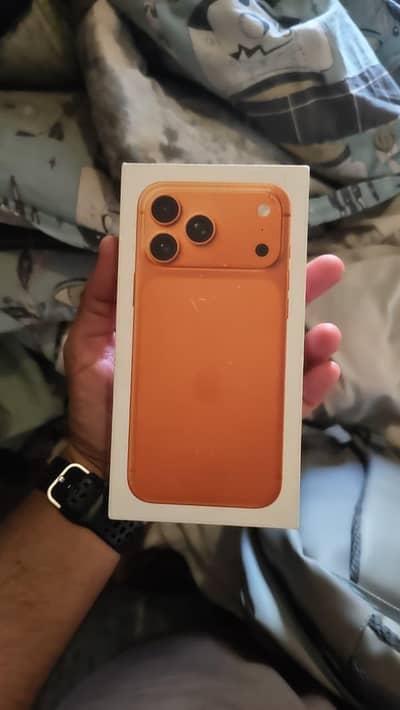 iPhone 17 pro max 256 gb factory unlocked orange color 10/10