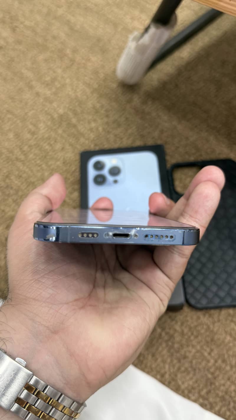 Iphone 13 pro Max 4