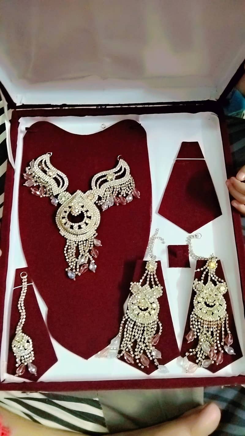 silver stone set. . . 4