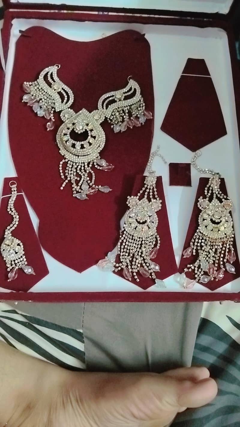 silver stone set. . . 5