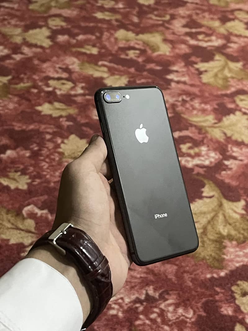Apple iPhone 8 Plus 0