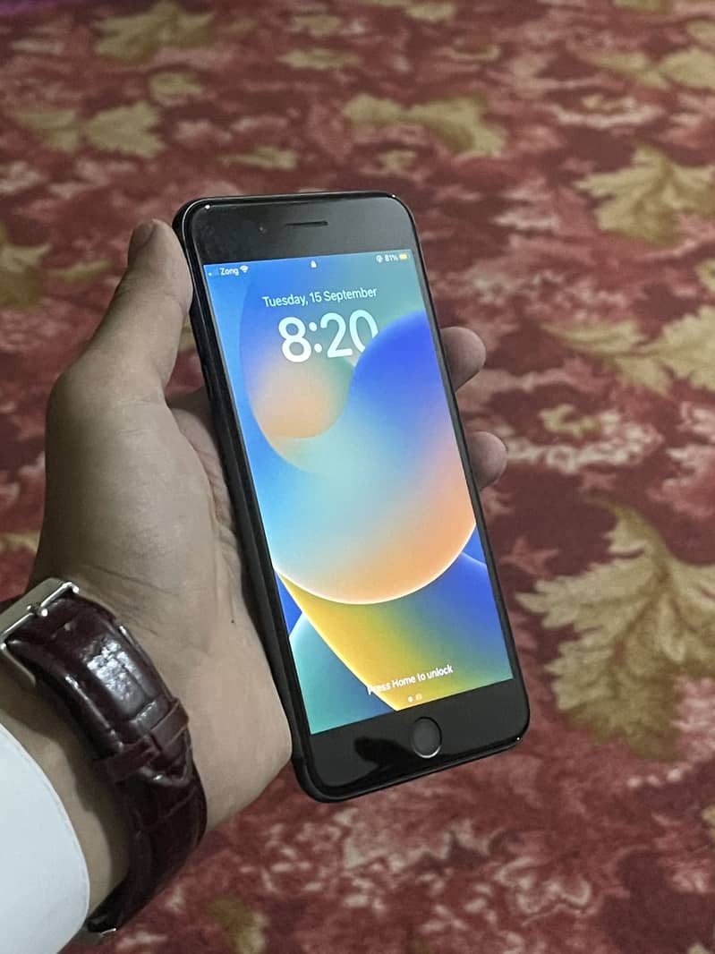 Apple iPhone 8 Plus 1