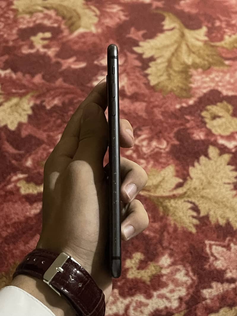 Apple iPhone 8 Plus 3