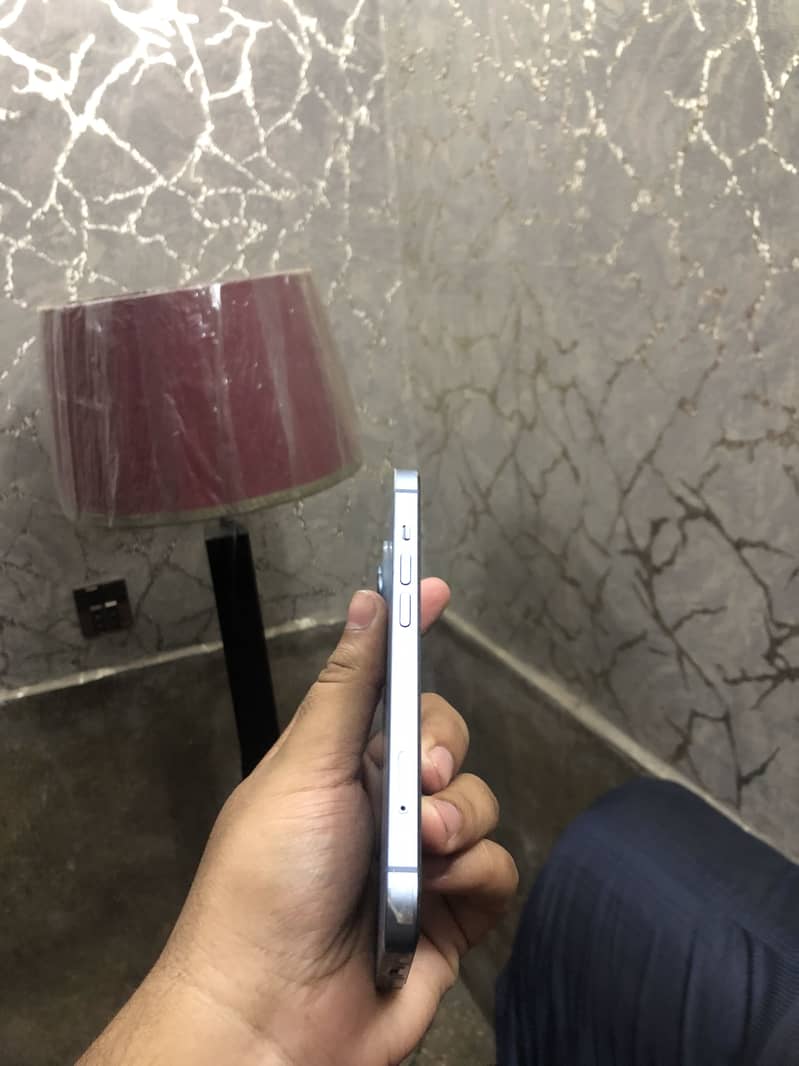 Apple iPhone 14 3