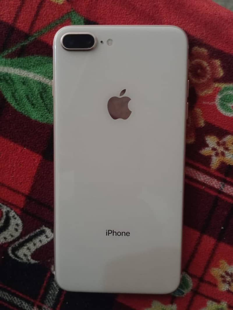 Apple iPhone 8 Plus 3