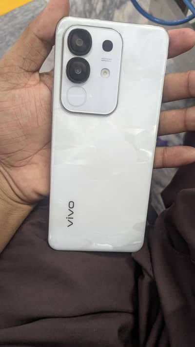 Vivo Y29 One hand home use
