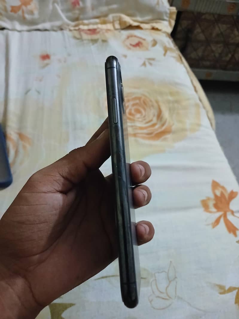 Apple iPhone 11 Pro Max 2