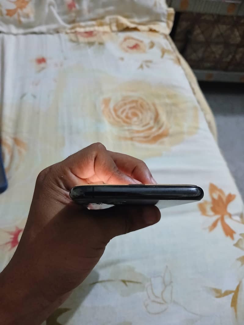 Apple iPhone 11 Pro Max 5