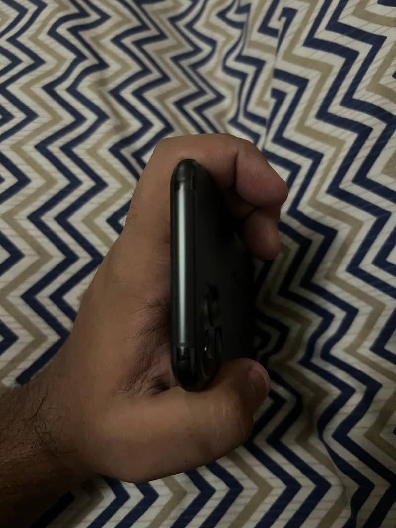 Apple iPhone 11 Pro 2