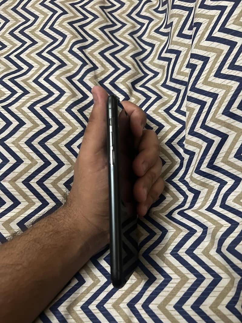 Apple iPhone 11 Pro 4