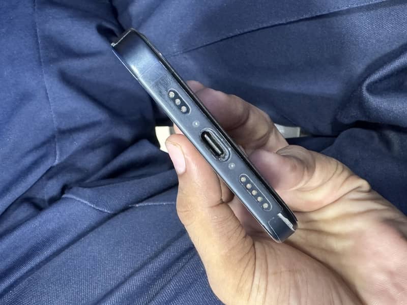 Apple iPhone 16 1