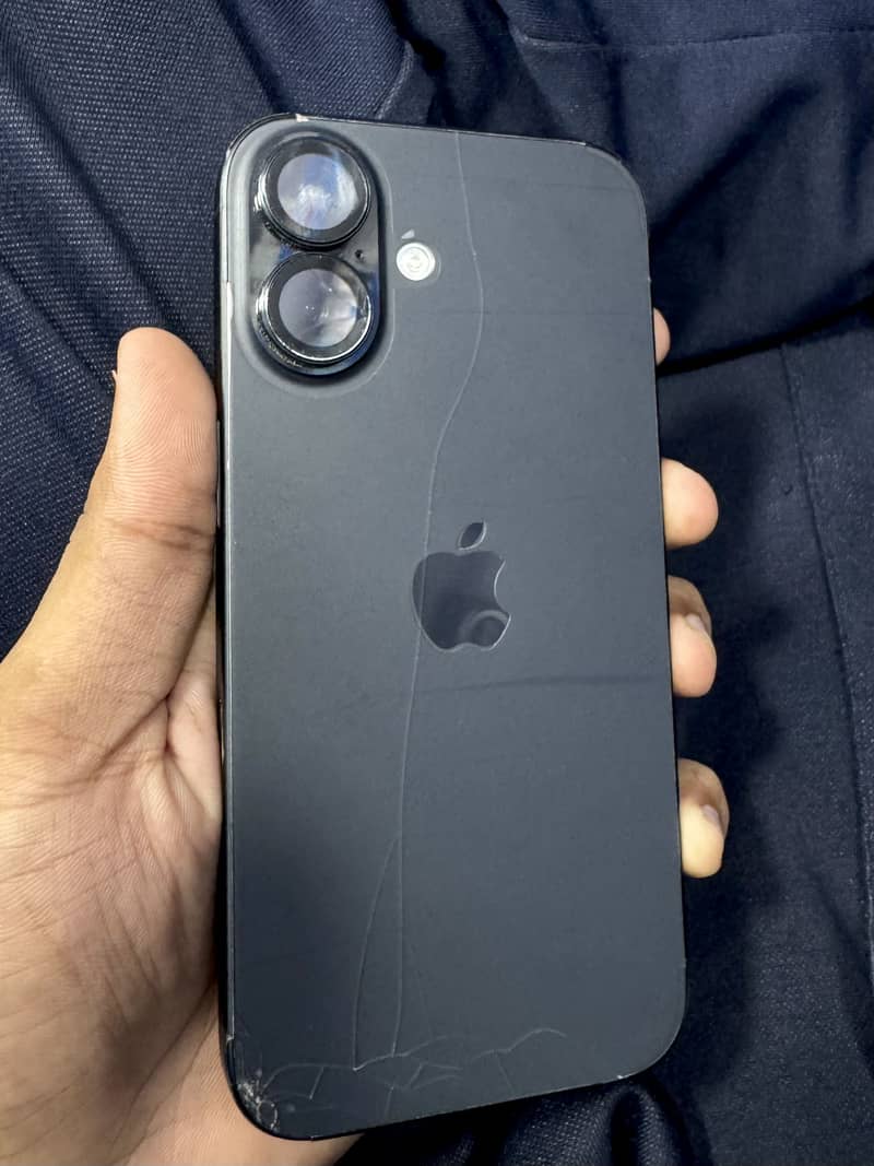 Apple iPhone 16 3