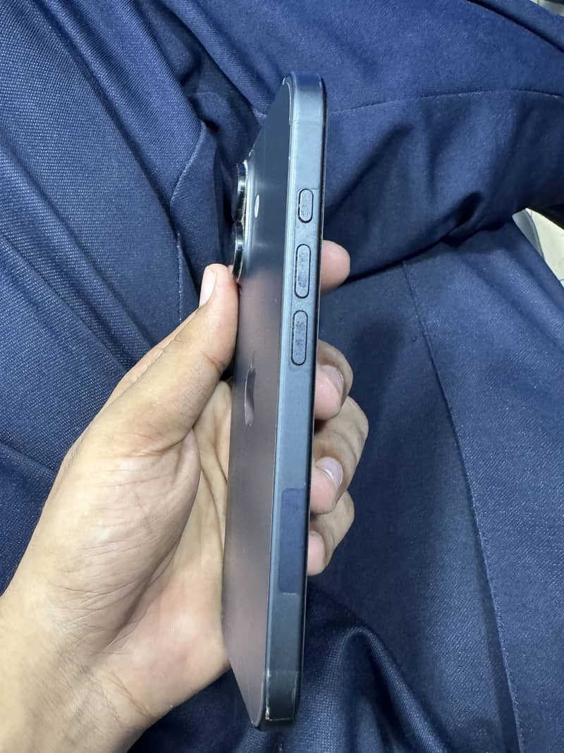 Apple iPhone 16 5