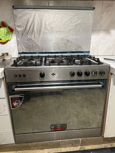 Crown stove with oven