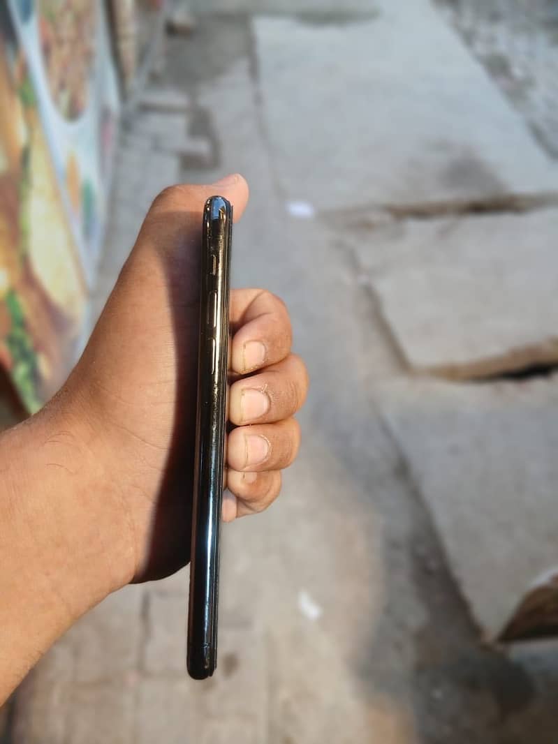 Apple iPhone X 3