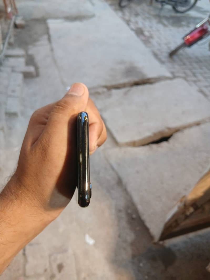 Apple iPhone X 4