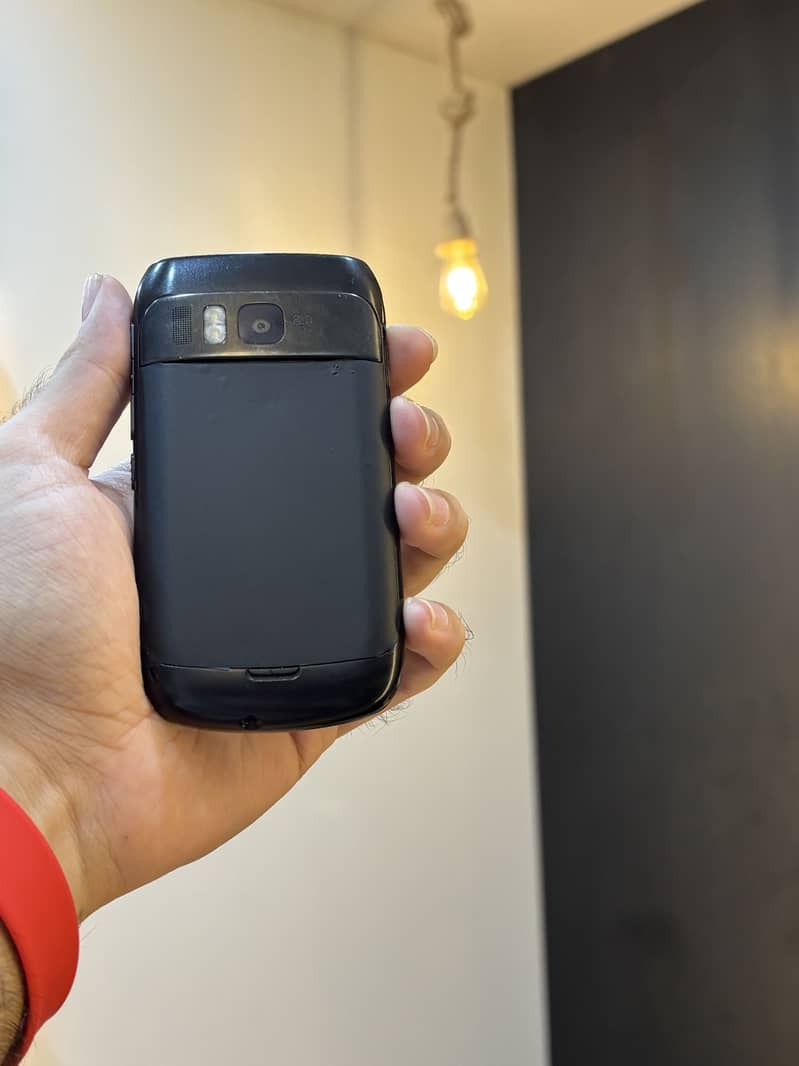 Nokia E6-00 2