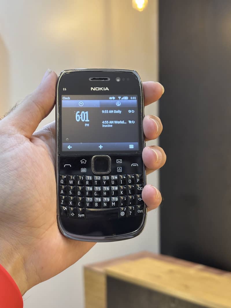 Nokia E6-00 7