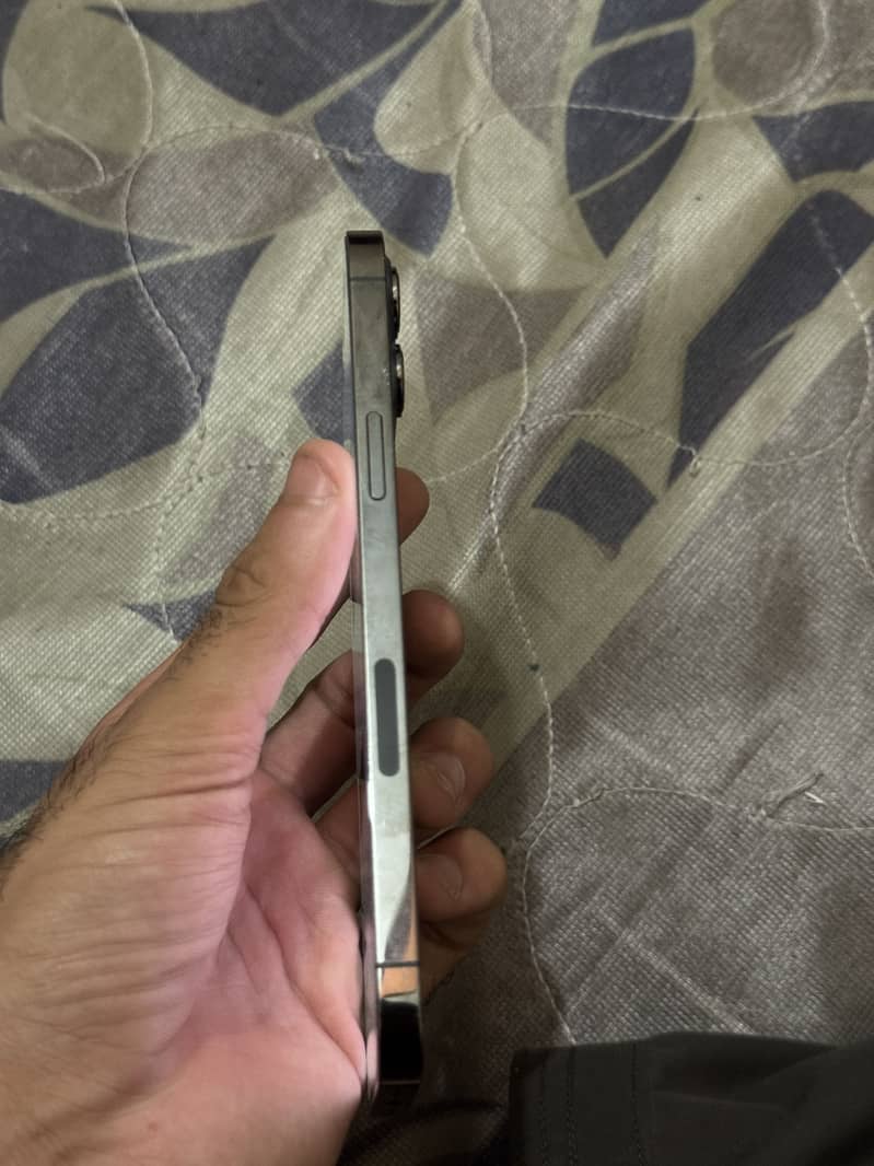 Apple iPhone 12 Pro Max 4