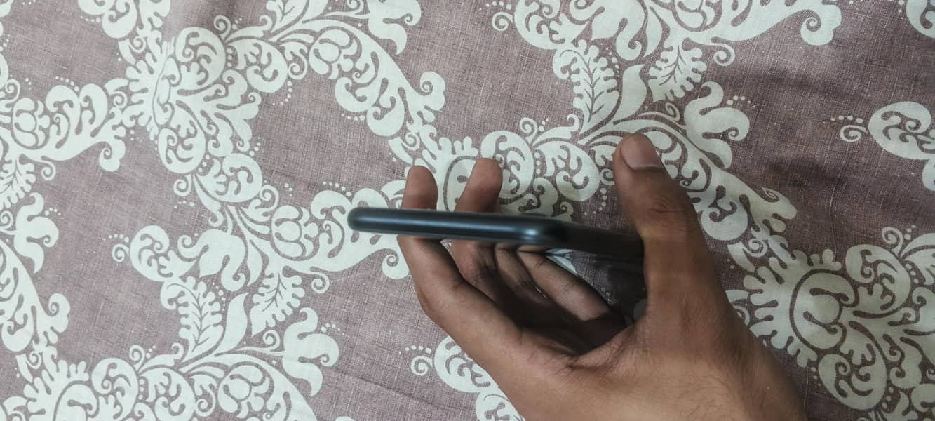 Apple iPhone SE 2 4