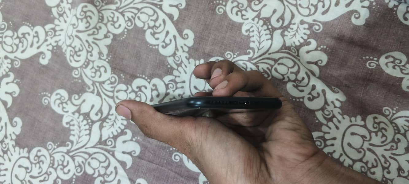 Apple iPhone SE 2 6