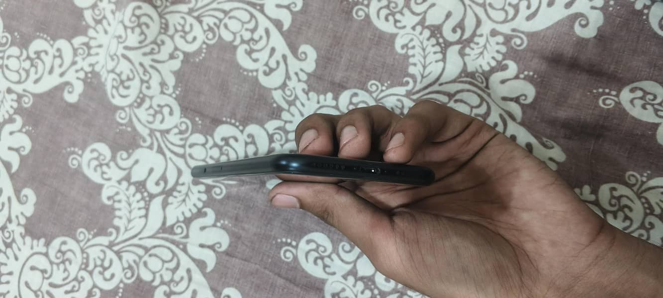 Apple iPhone SE 2 7