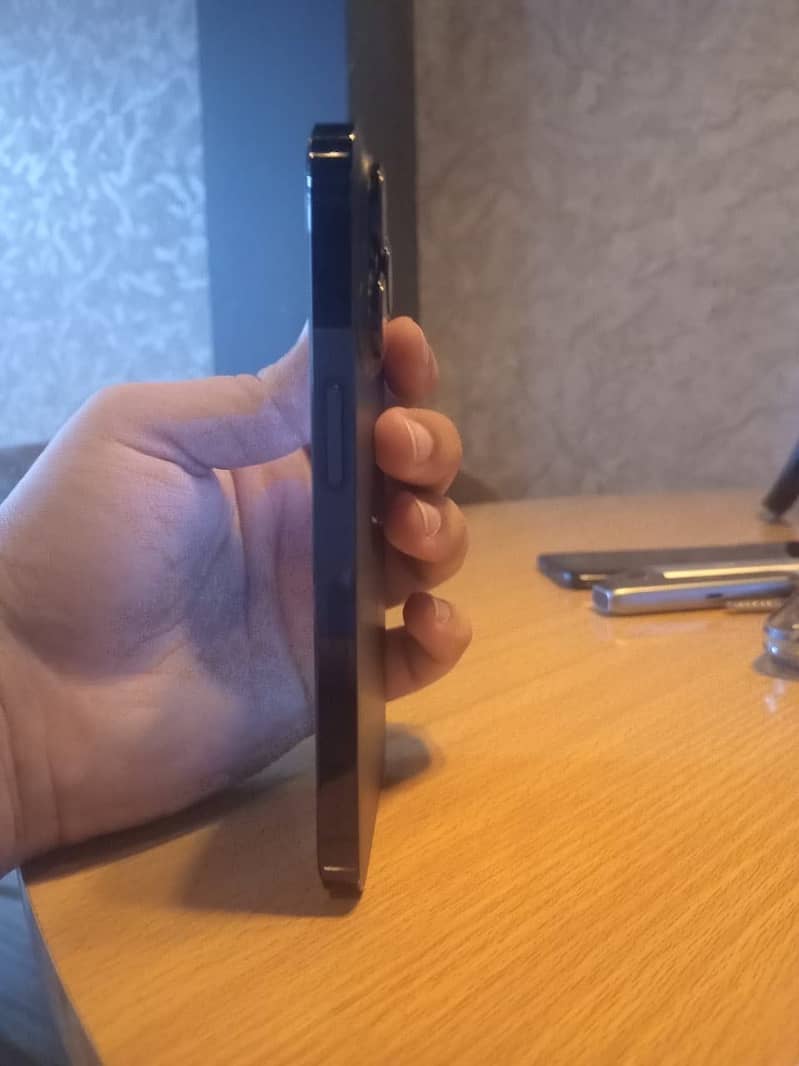 Apple iPhone 14 Pro 2
