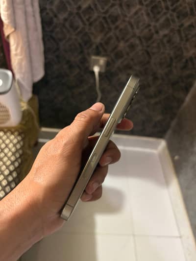 Apple iPhone 16 Pro