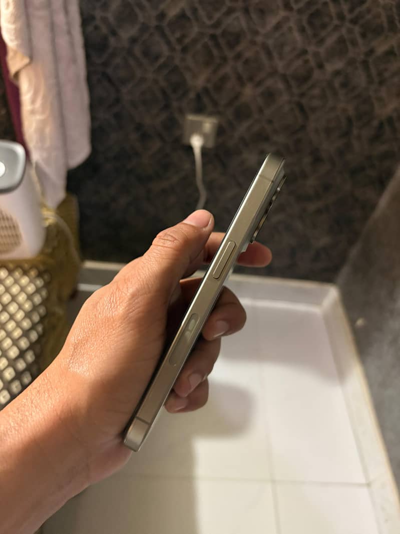 Apple iPhone 16 Pro 0
