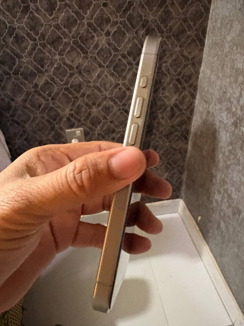 Apple iPhone 16 Pro 5