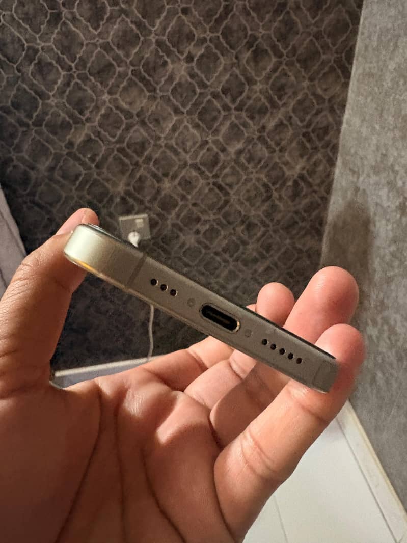 Apple iPhone 16 Pro 6