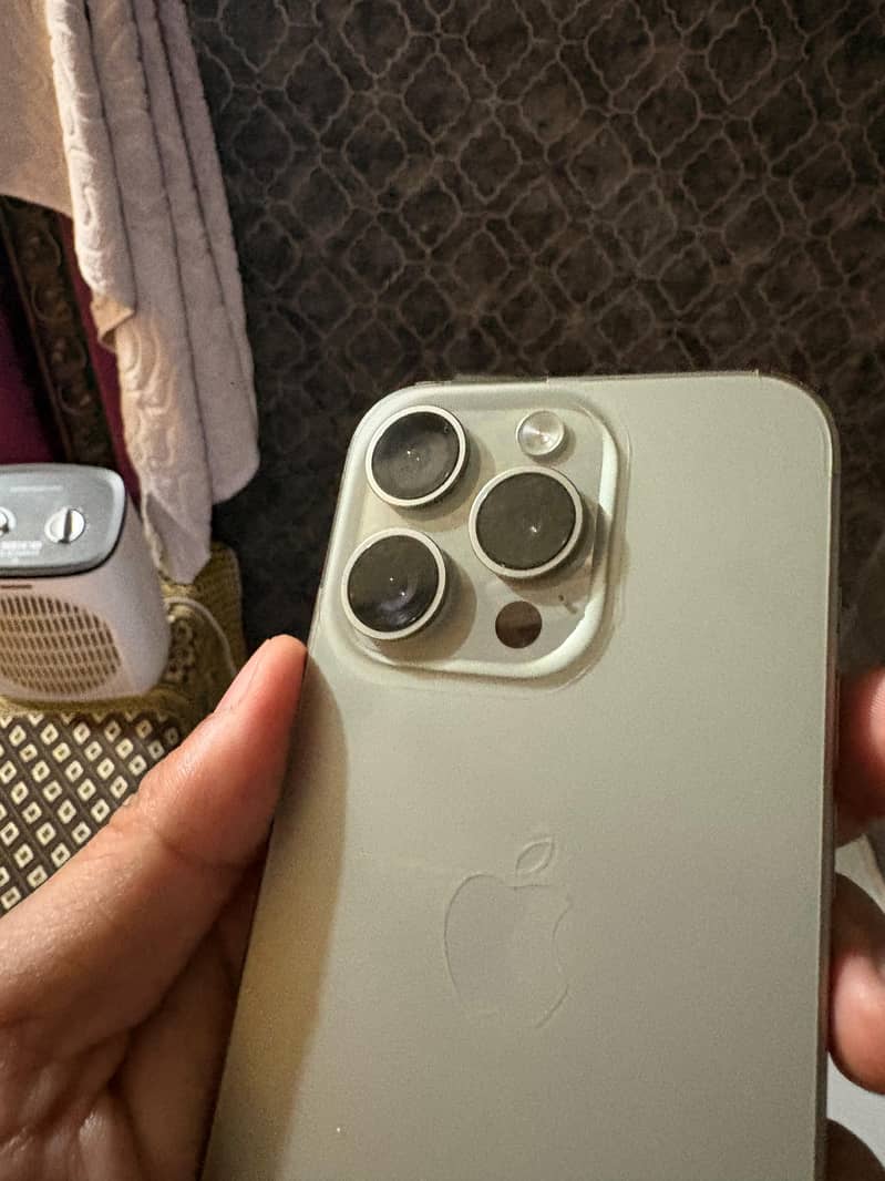 Apple iPhone 16 Pro 8