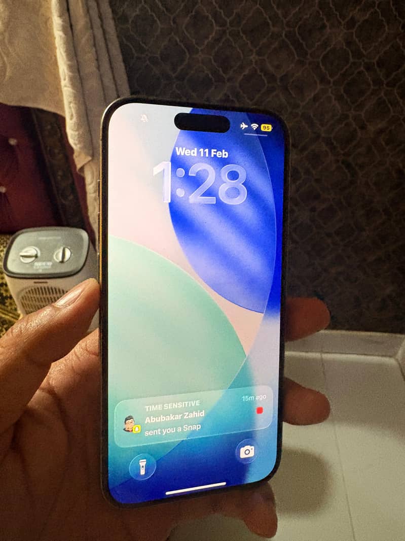 Apple iPhone 16 Pro 9