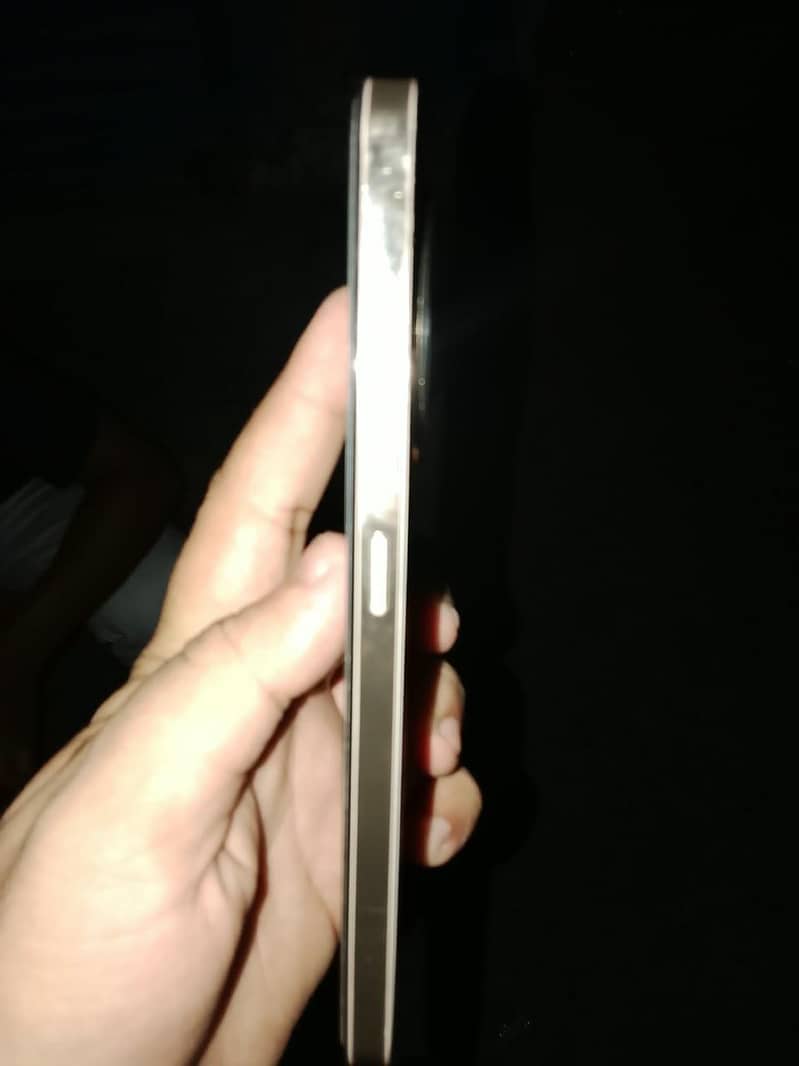 Realme 12 Plus 4