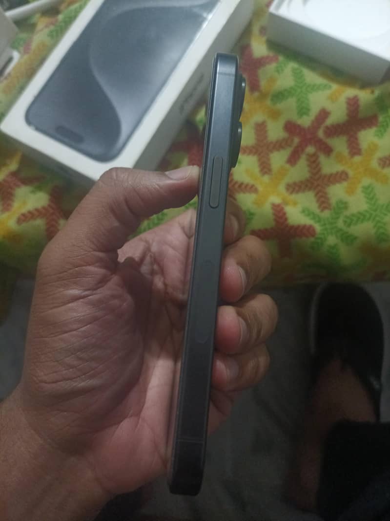 Apple iPhone 15 Pro 4