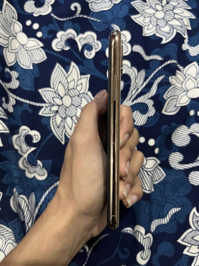 iphone xs 3