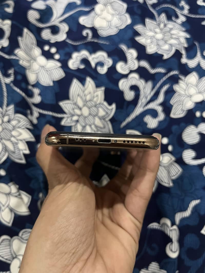 iphone xs 4