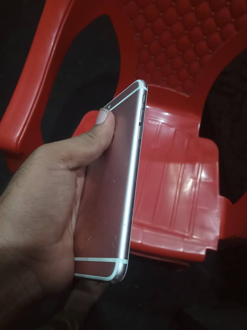 Apple iPhone 6S 4