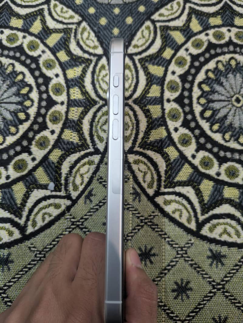 Apple iPhone 16 Pro Max 3
