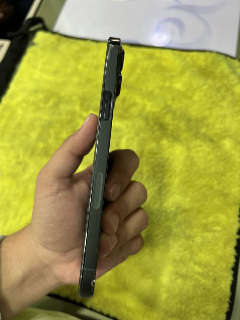 Apple iPhone 13 Pro Max 3