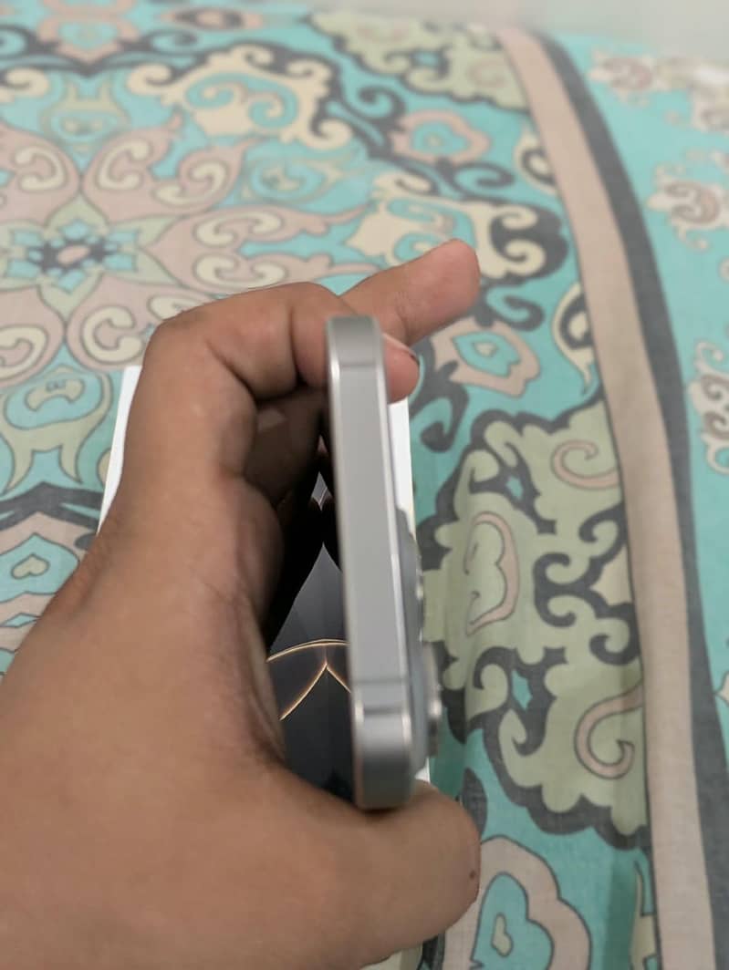 iphone 16 pro PTA APPROVED 6