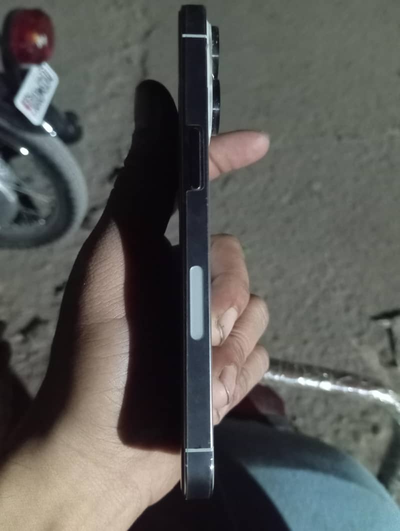Apple iPhone 13 Pro 4