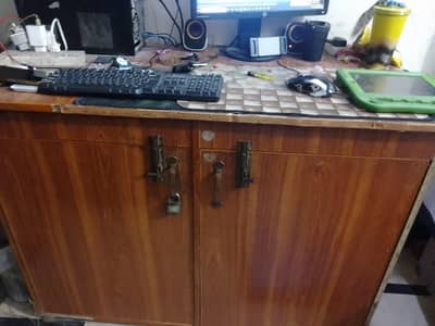 multiple organizer table