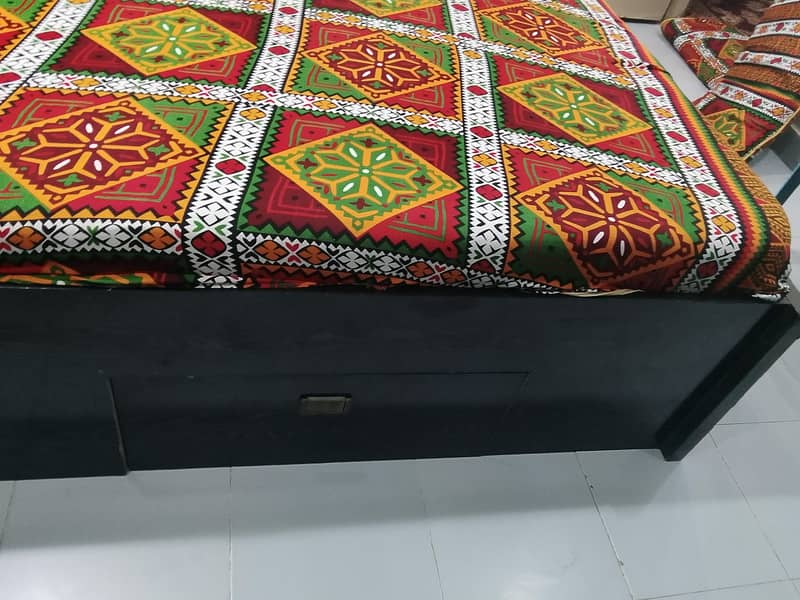 Black bed 2