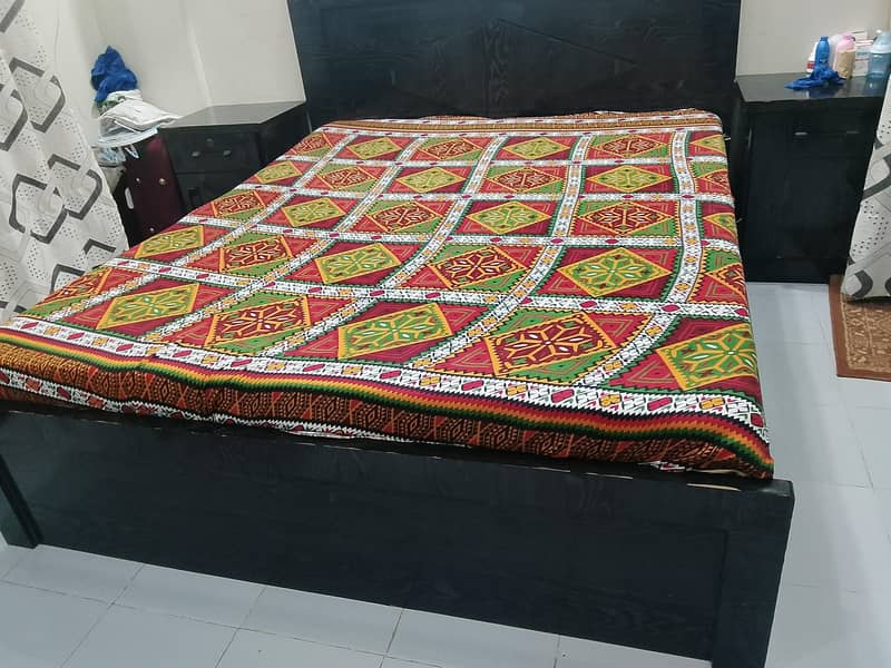 Black bed 4