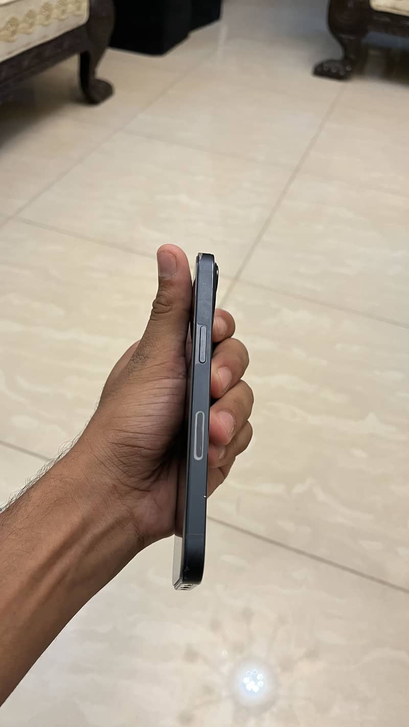 Apple iPhone 13 2