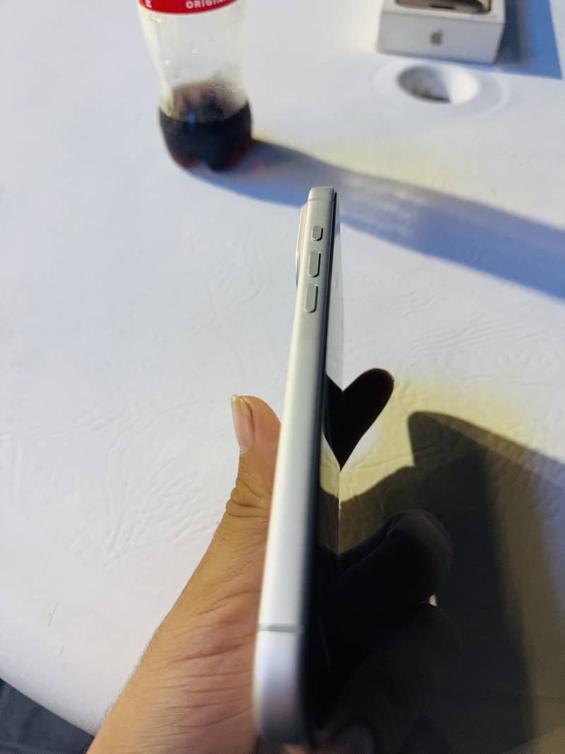 Apple iPhone 17 Pro Max 4