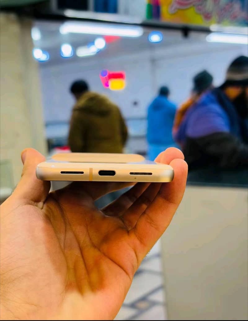 Google Pixel 8 4