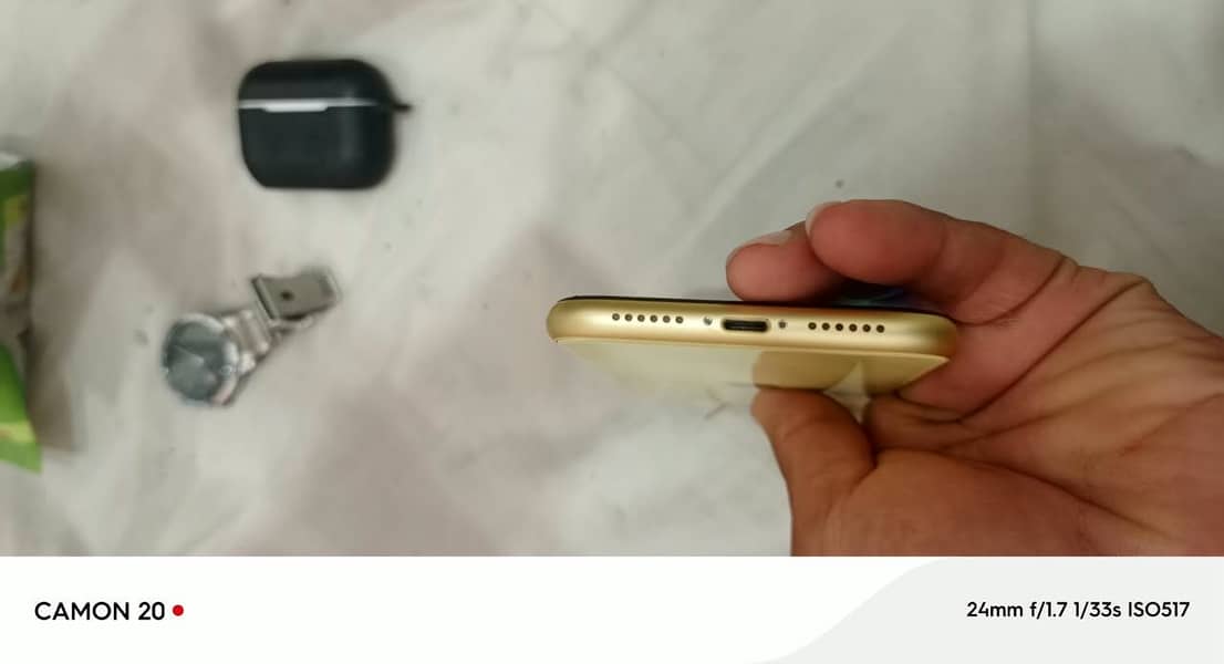 Apple iPhone 11 4